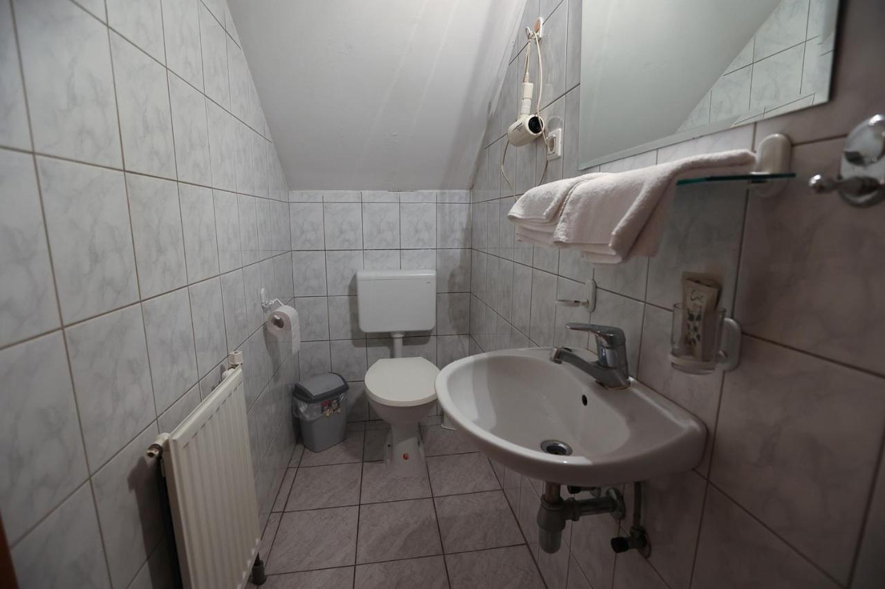 Orehova vas Hostel - Rooms Kaj & Kaja מראה חיצוני תמונה