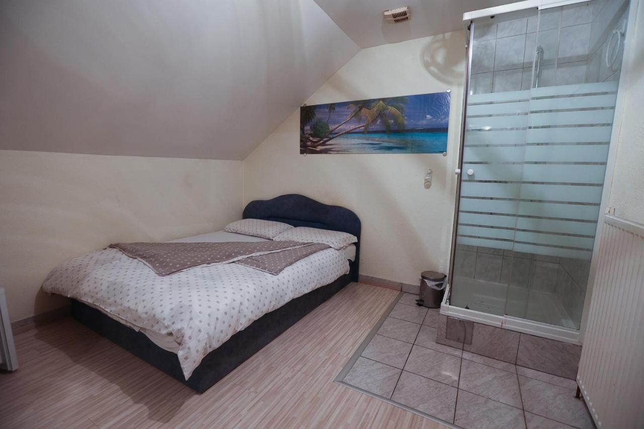 Orehova vas Hostel - Rooms Kaj & Kaja מראה חיצוני תמונה
